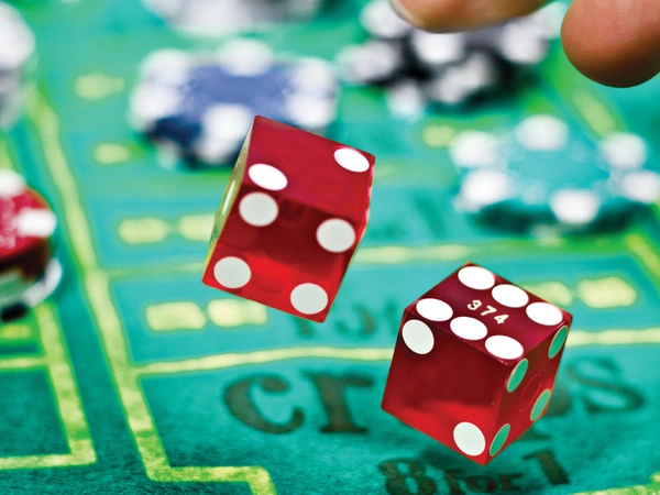 Hướng dẫn cách chơi Xí ngầu cơ bản từ A-Z cho người chơi mới 5 Xí ngầu là gì? Thông tin tổng quan về cá cược Xí ngầu